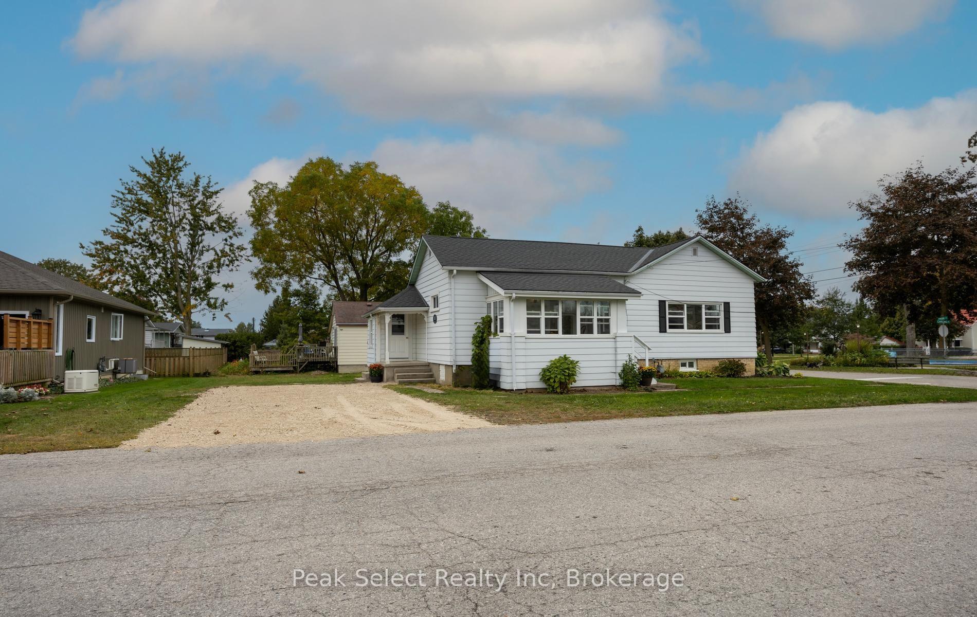 Photo 2 of 103 Park Street, South Huron, Exeter — HOMEH