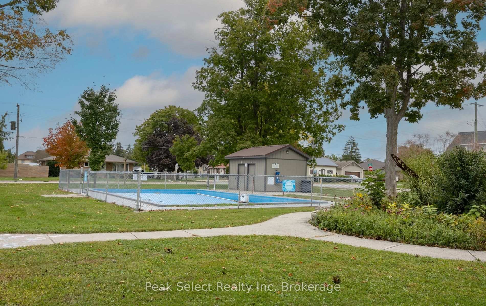 Photo 4 of 103 Park Street, South Huron, Exeter — HOMEH
