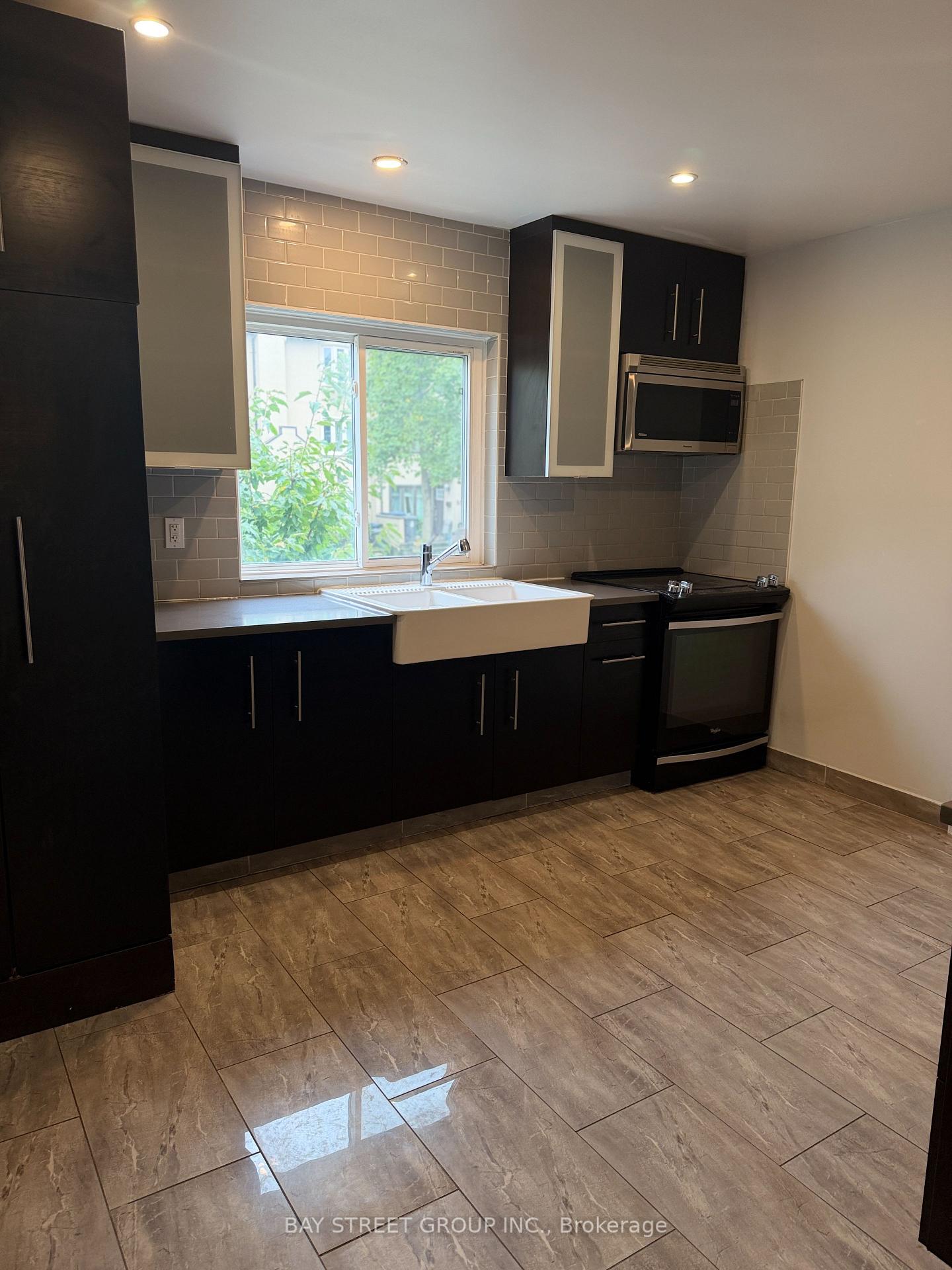 Photo 7 of Unit Main Floor, 2 Rowley Avenue, Toronto, Mount Pleasant East — HOMEH