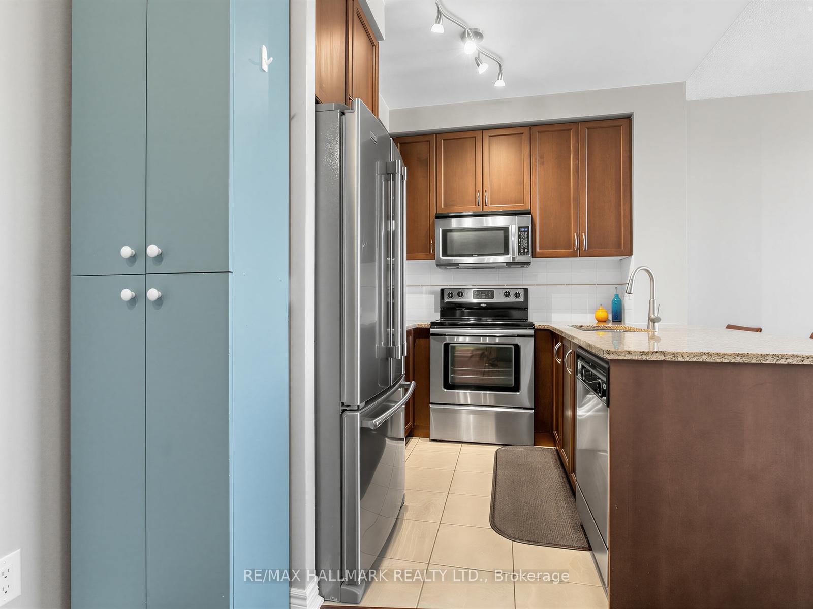 Photo 8 of Unit 303, 9245 Jane Street, Vaughan, Maple — HOMEH