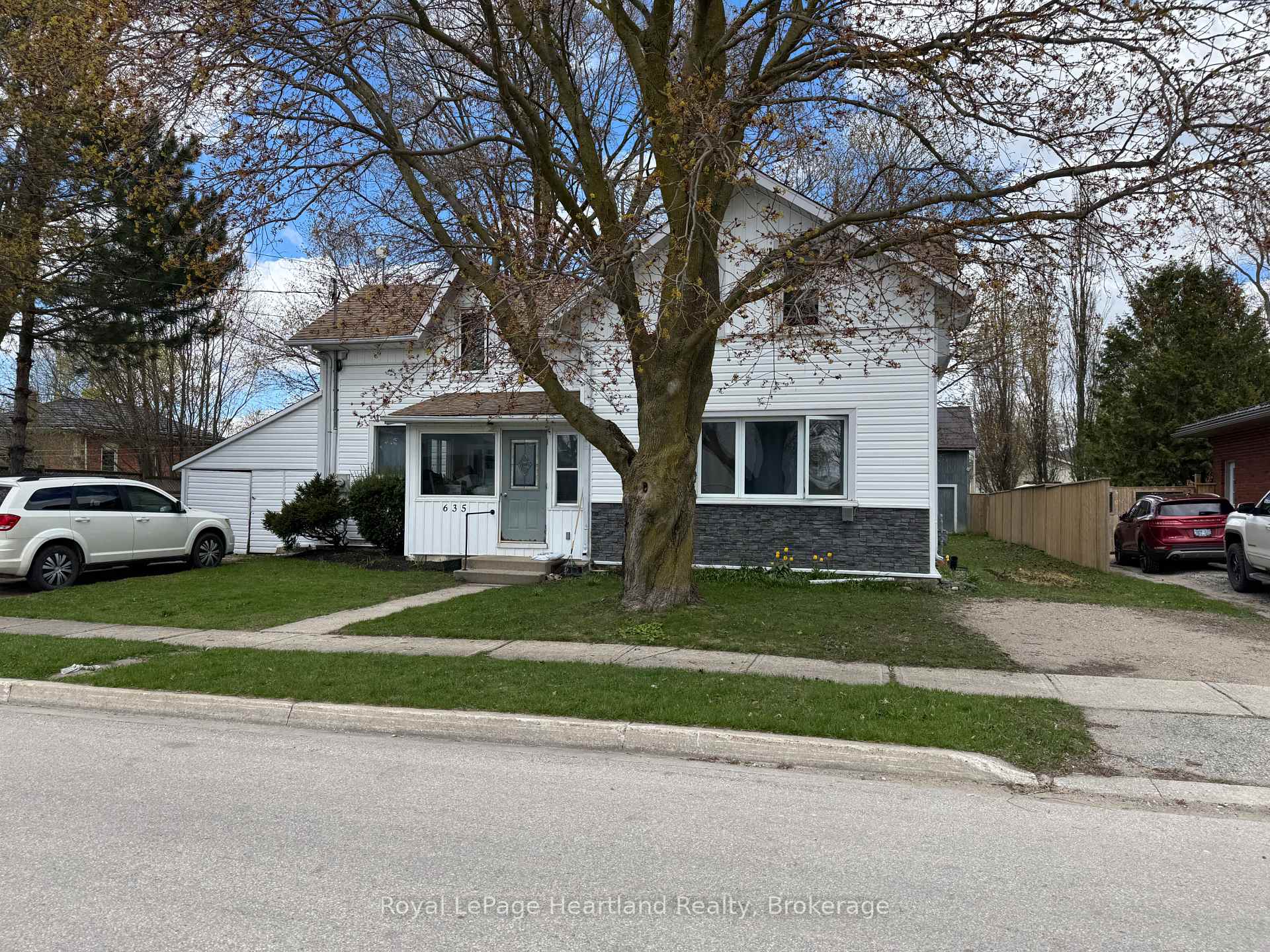 Photo 2 of 635 Yonge Street, Minto — HOMEH