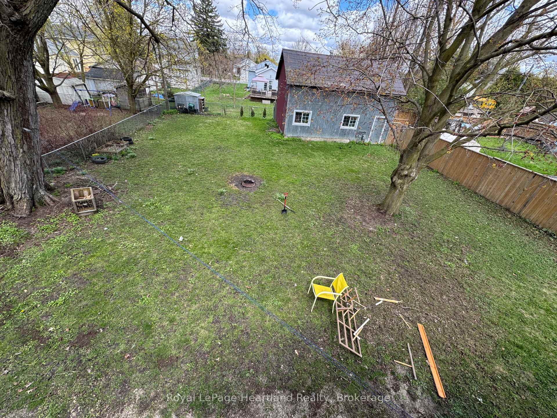 Photo 11 of 635 Yonge Street, Minto — HOMEH