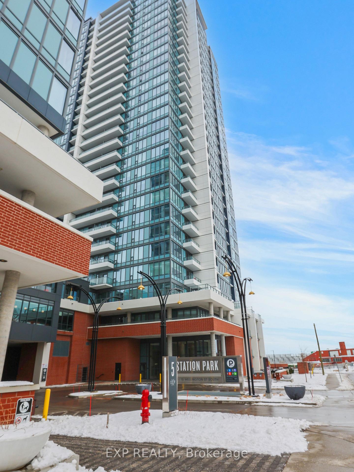 Photo of Unit 708, 15 Wellington Street S