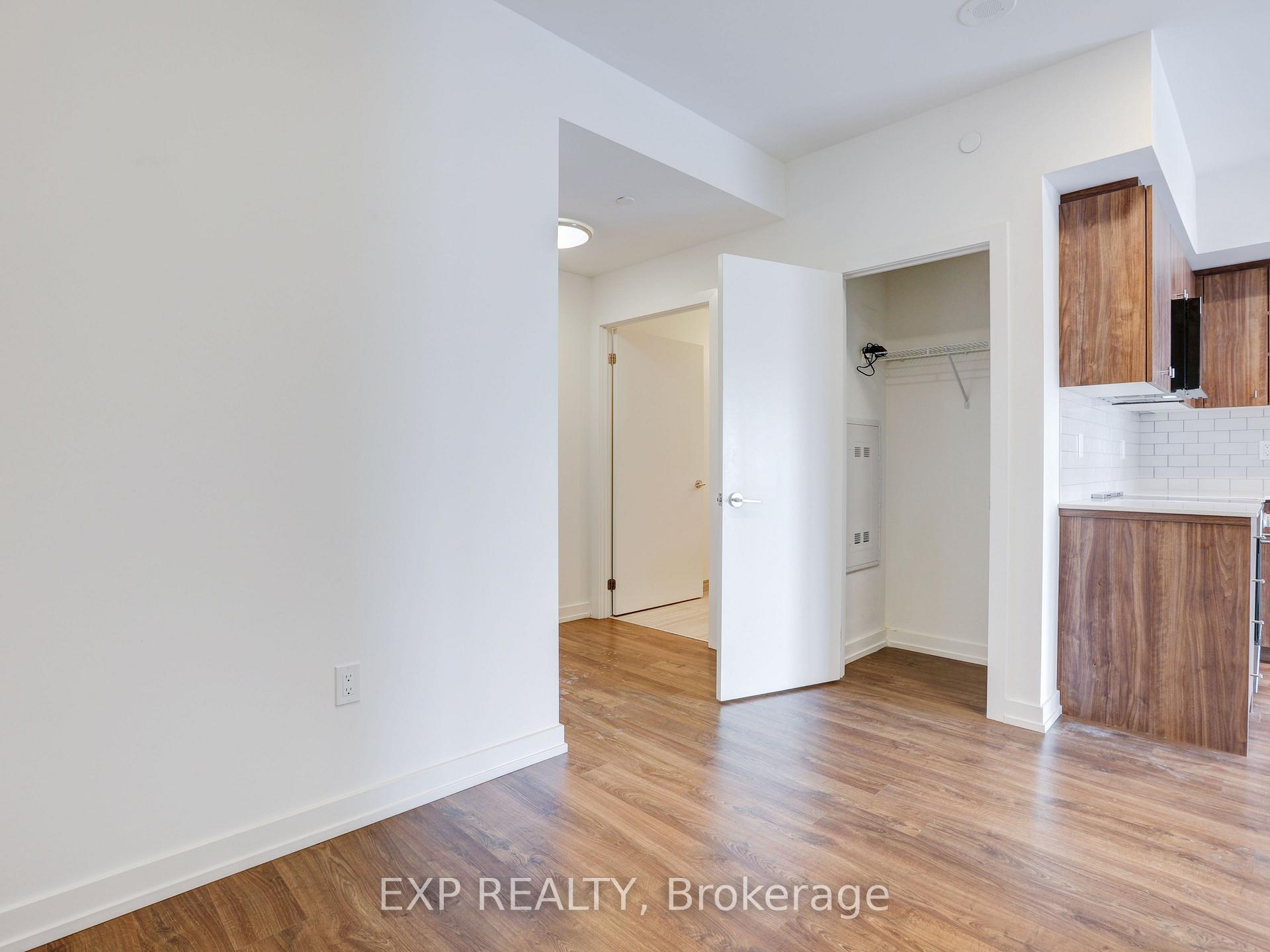 Photo 8 of Unit 708, 15 Wellington Street S, Kitchener, Cherry Hill — HOMEH
