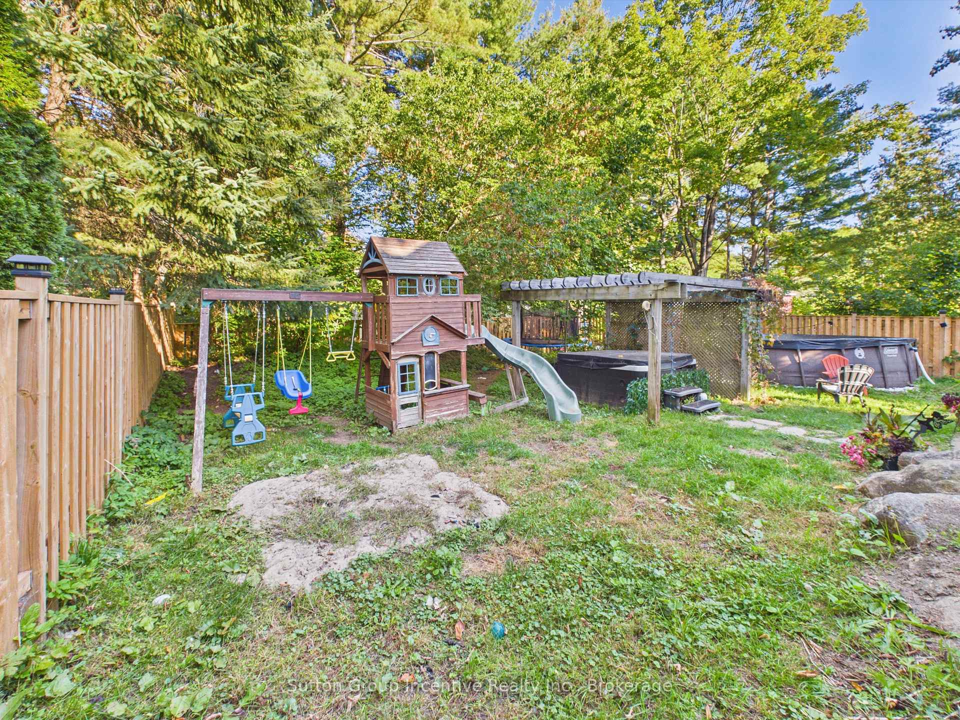 Photo 34 of 57 woodward Street, Bracebridge — HOMEH