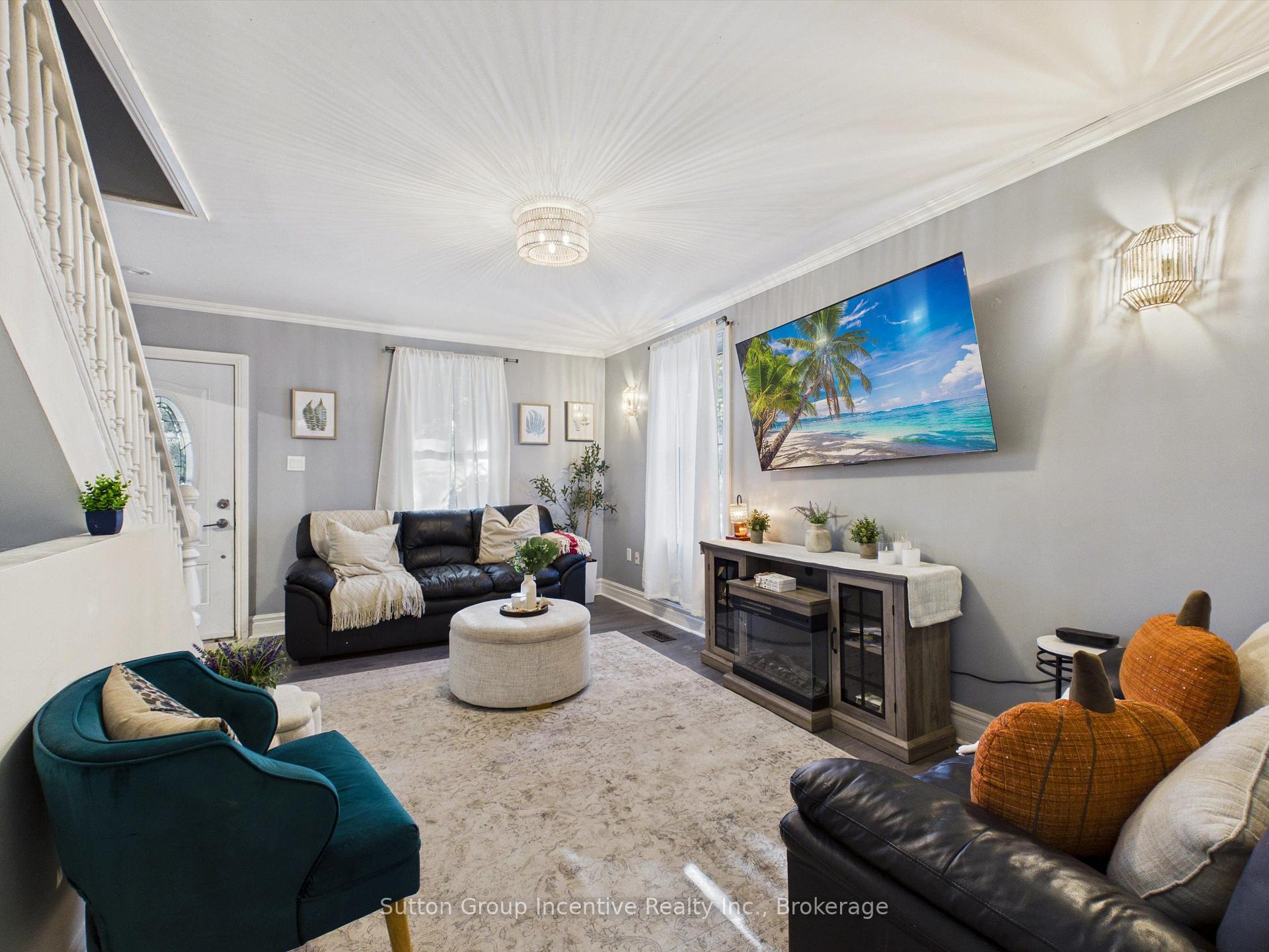 Photo 3 of 57 woodward Street, Bracebridge — HOMEH
