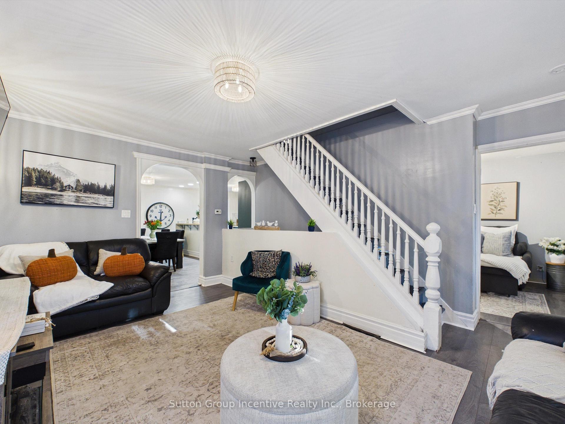 Photo 5 of 57 woodward Street, Bracebridge — HOMEH