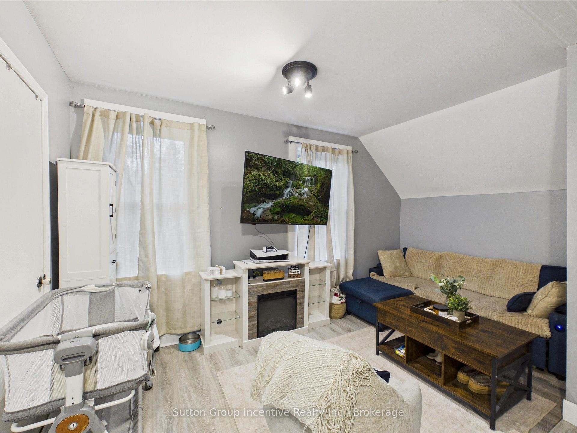 Photo 25 of 57 woodward Street, Bracebridge — HOMEH