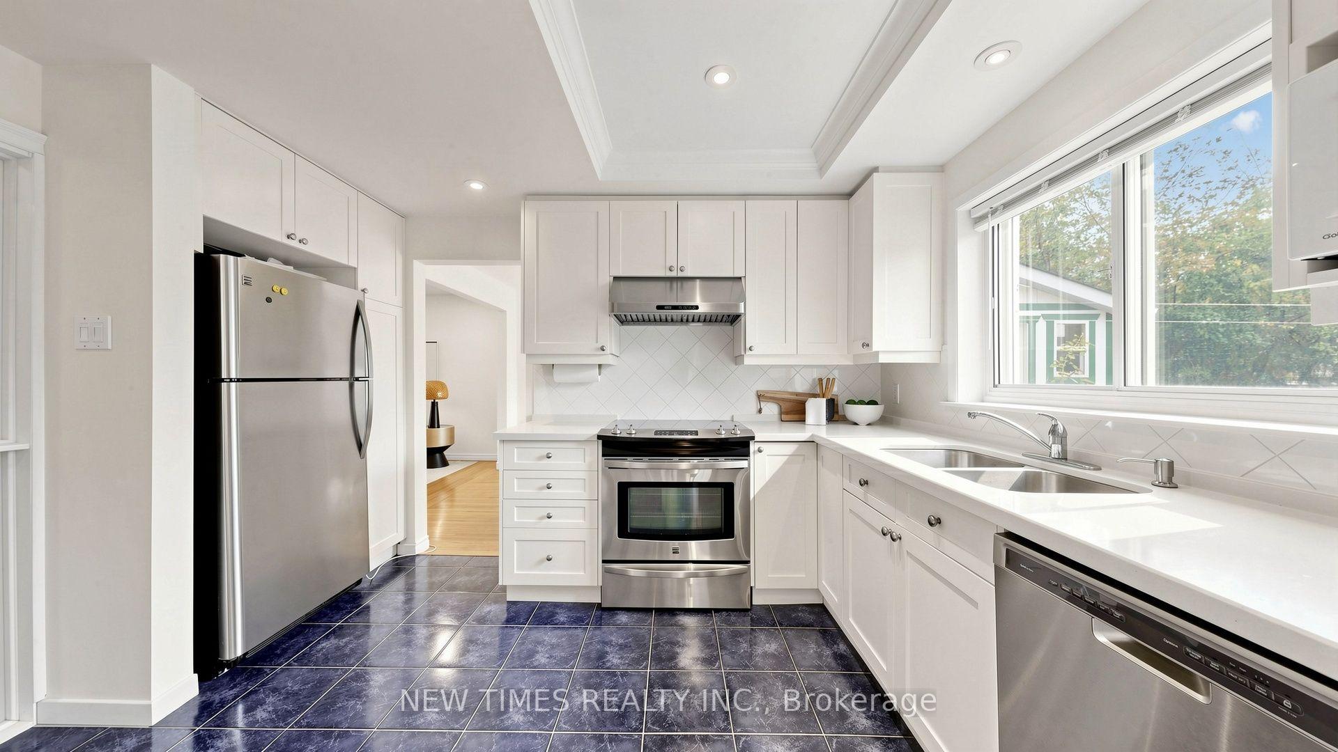 Photo 15 of 4 Ashstead Place, North York, Don Valley Village — HOMEH