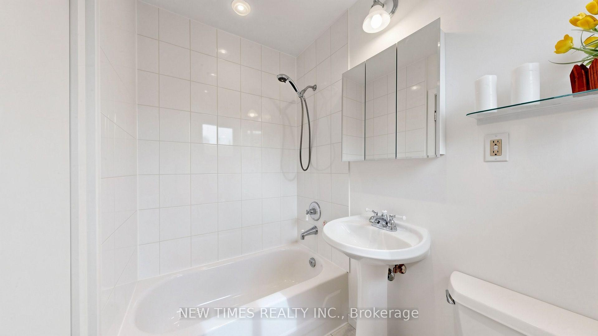 Photo 24 of 4 Ashstead Place, North York, Don Valley Village — HOMEH