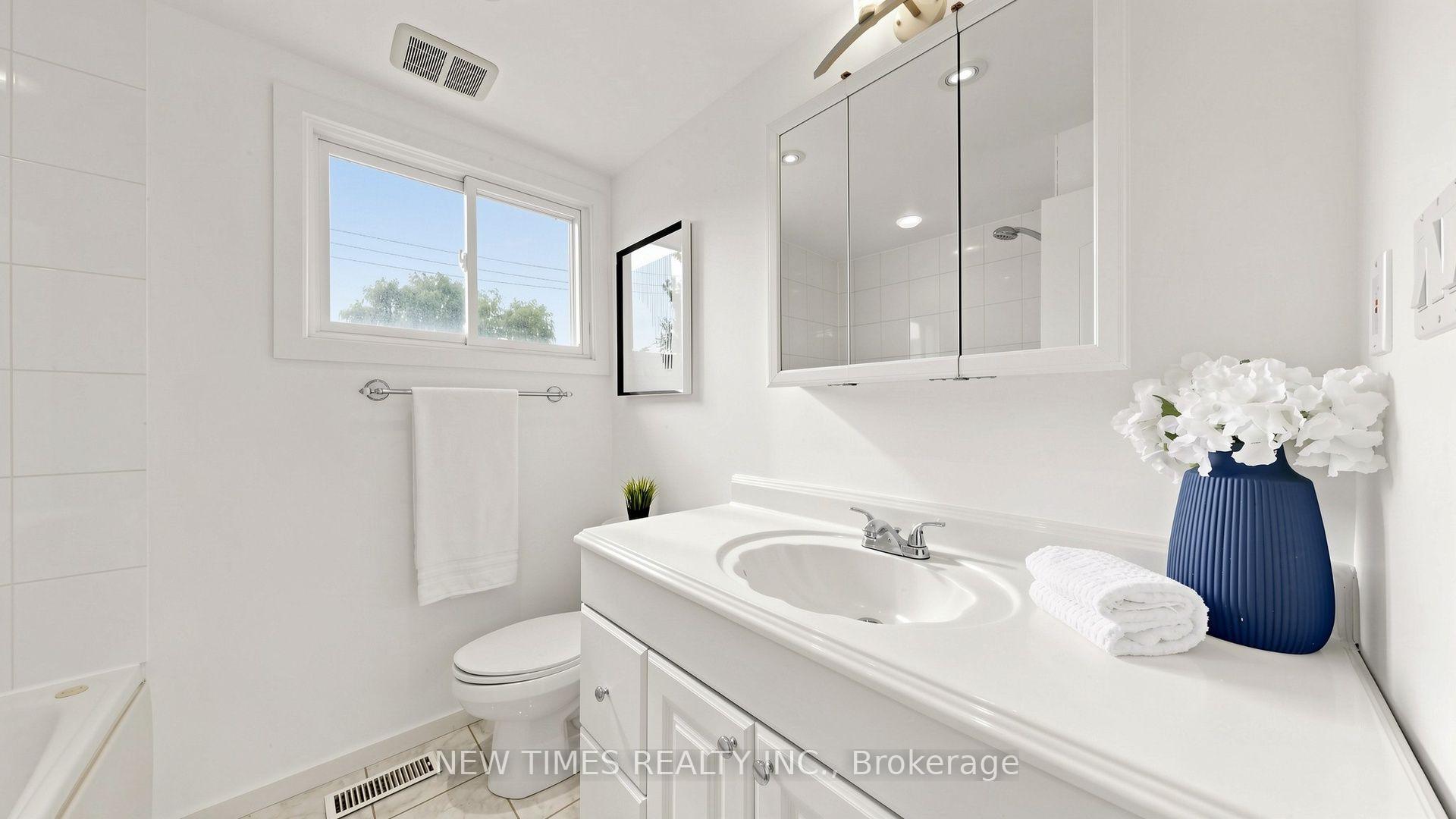 Photo 33 of 4 Ashstead Place, North York, Don Valley Village — HOMEH