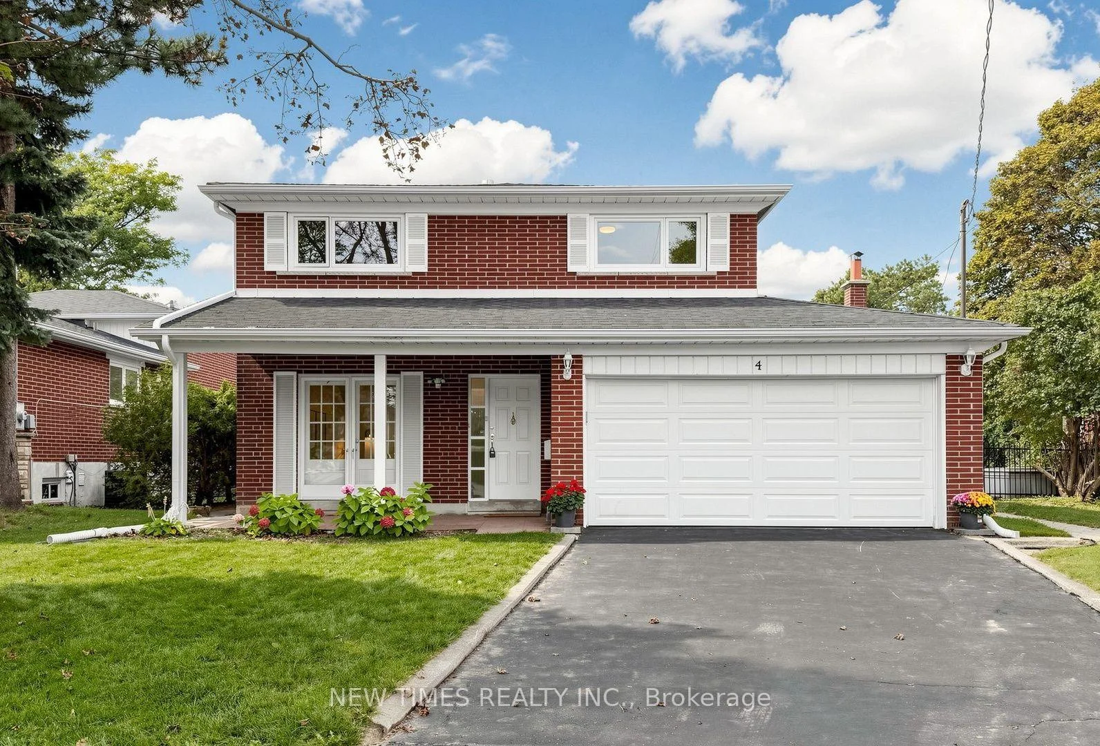Photo 2 of 4 Ashstead Place, North York, Don Valley Village — HOMEH