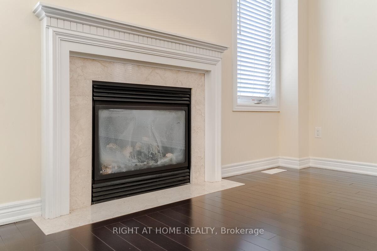 Photo 6 of 4644 Doug Wright Drive, Burlington, Alton — HOMEH