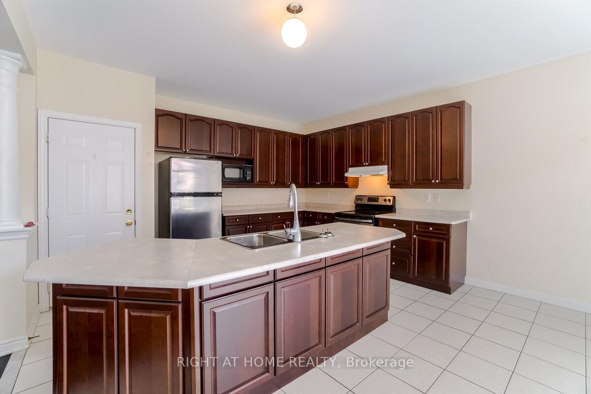 Photo 9 of 4644 Doug Wright Drive, Burlington, Alton — HOMEH