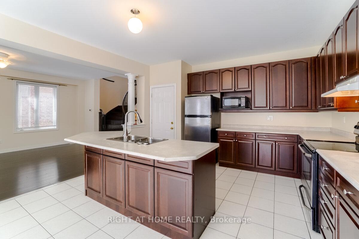 Photo 10 of 4644 Doug Wright Drive, Burlington, Alton — HOMEH