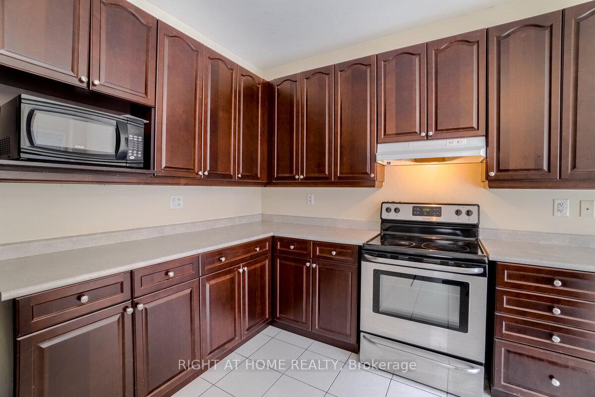 Photo 11 of 4644 Doug Wright Drive, Burlington, Alton — HOMEH