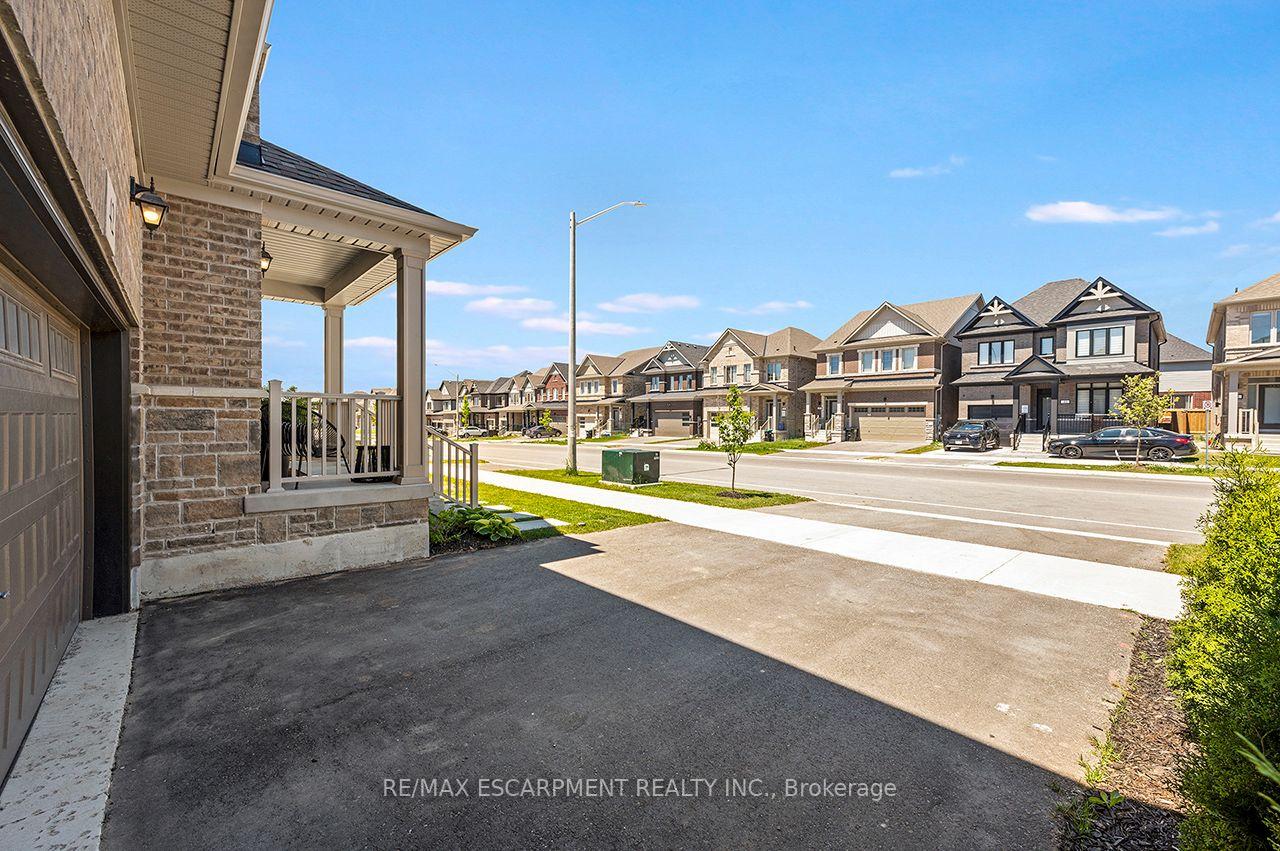 Photo 3 of 42 Shepherd Drive, Barrie, Rural Barrie Southeast — HOMEH