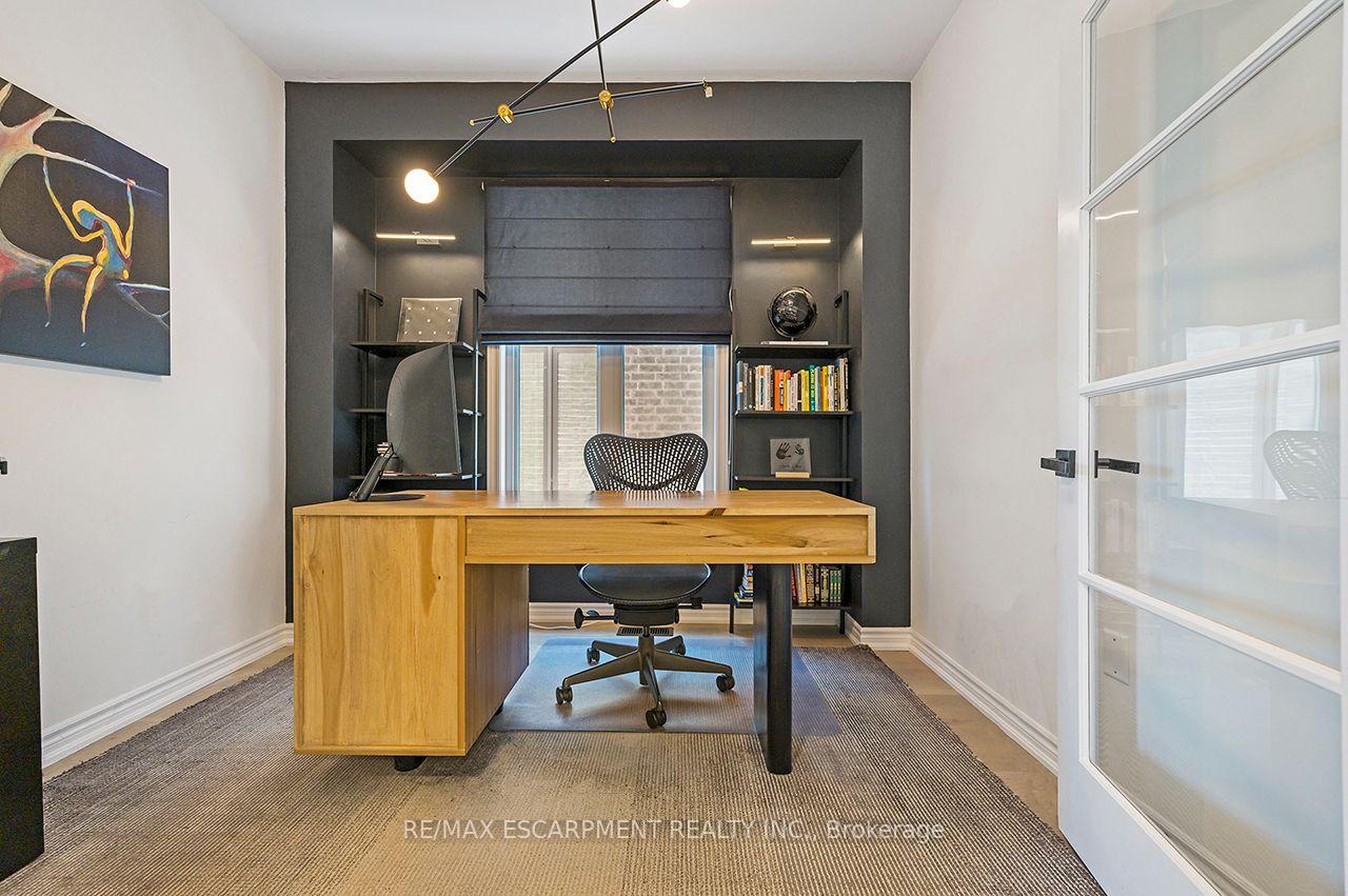 Photo 10 of 42 Shepherd Drive, Barrie, Rural Barrie Southeast — HOMEH