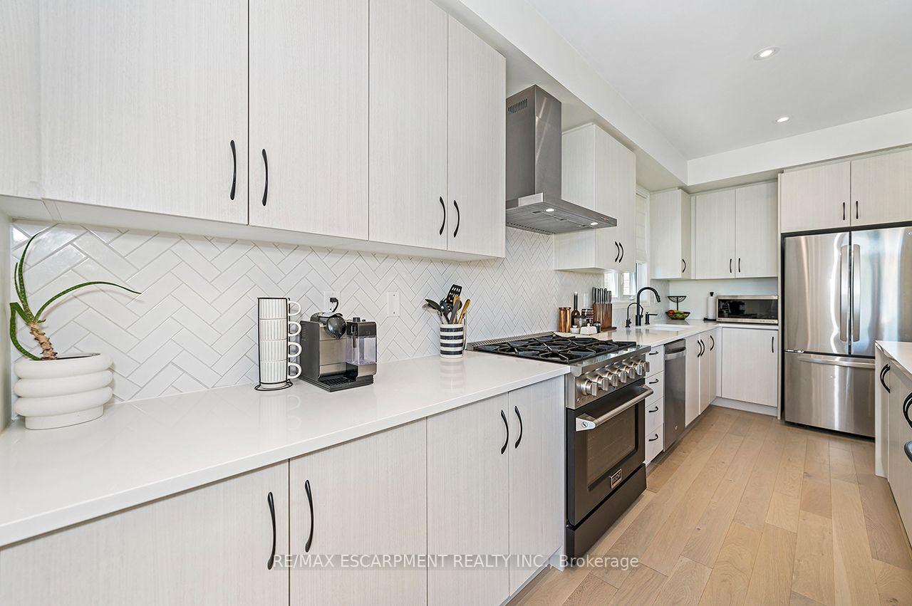 Photo 16 of 42 Shepherd Drive, Barrie, Rural Barrie Southeast — HOMEH