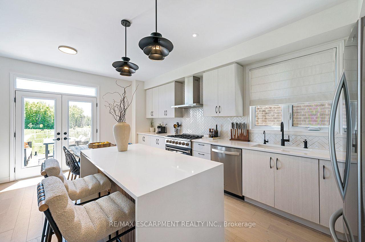 Photo 18 of 42 Shepherd Drive, Barrie, Rural Barrie Southeast — HOMEH
