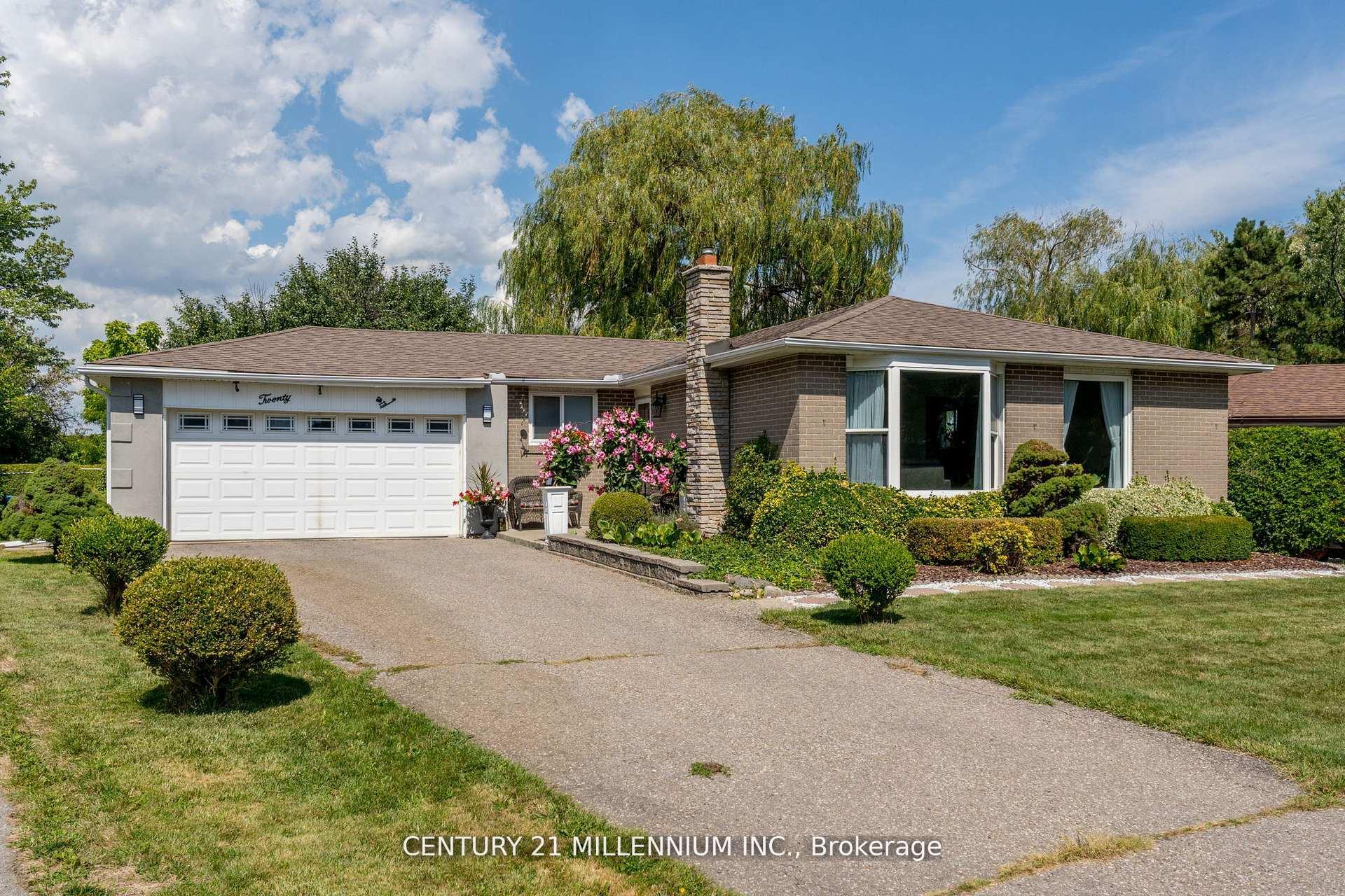 Photo 2 of 20 Dunblaine Crescent, Brampton, Southgate — HOMEH