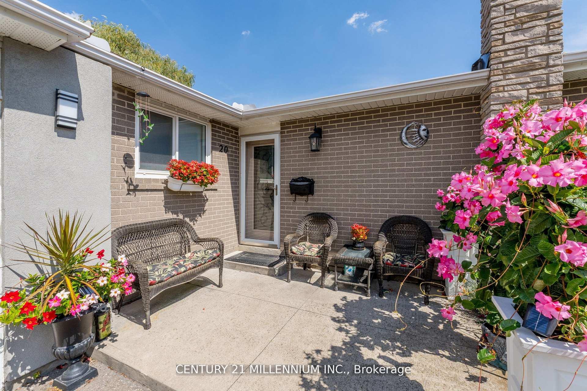 Photo 3 of 20 Dunblaine Crescent, Brampton, Southgate — HOMEH