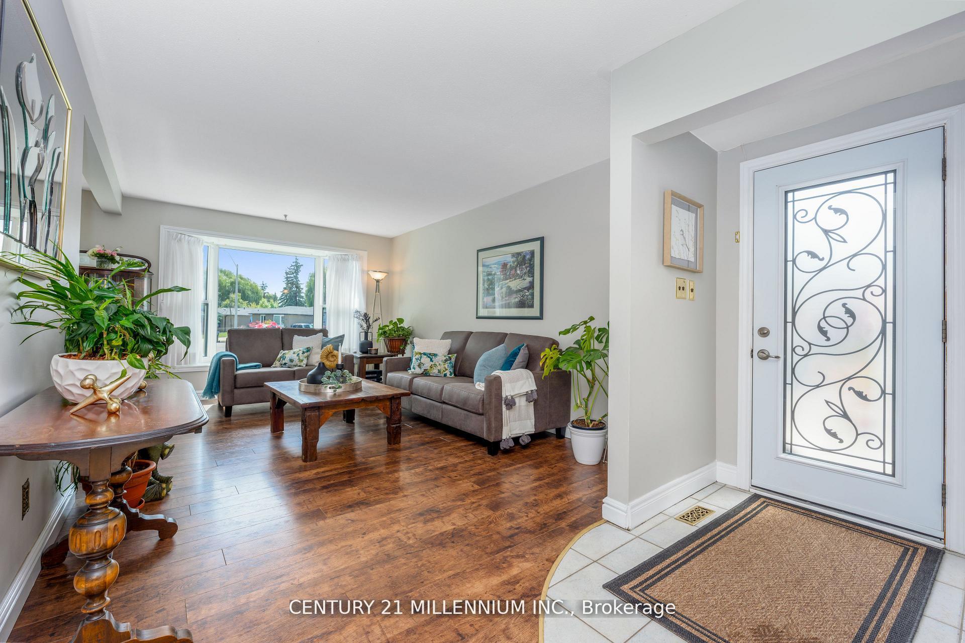 Photo 4 of 20 Dunblaine Crescent, Brampton, Southgate — HOMEH