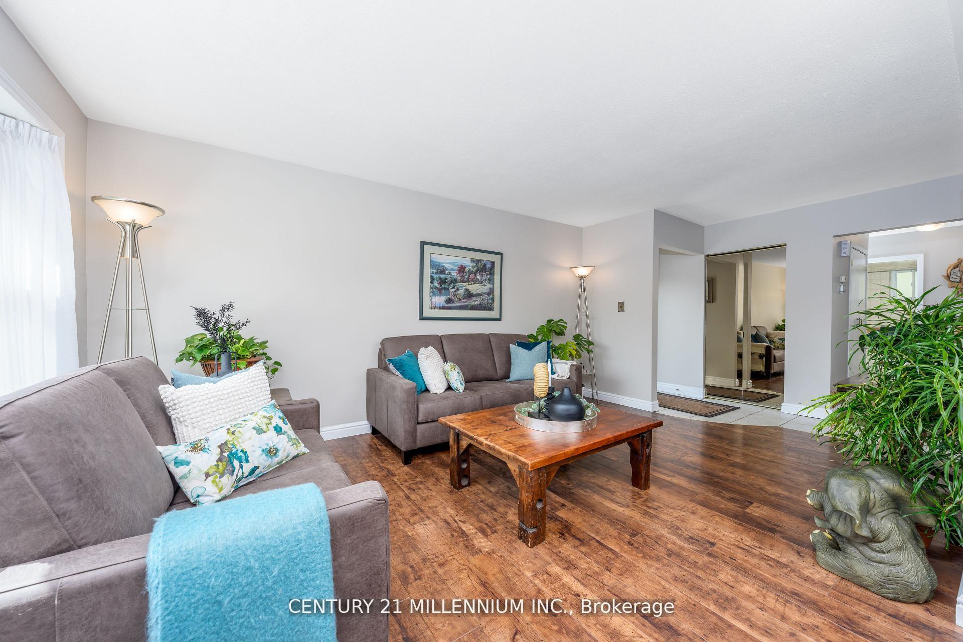 Photo 5 of 20 Dunblaine Crescent, Brampton, Southgate — HOMEH