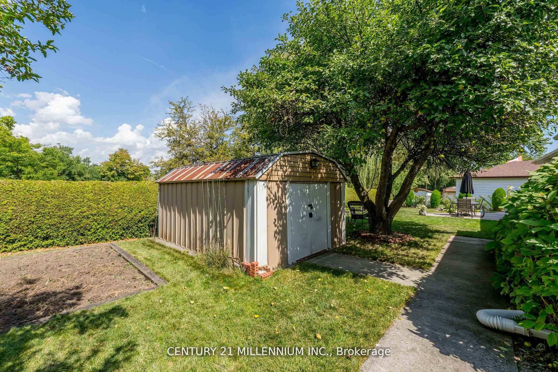 Photo 21 of 20 Dunblaine Crescent, Brampton, Southgate — HOMEH