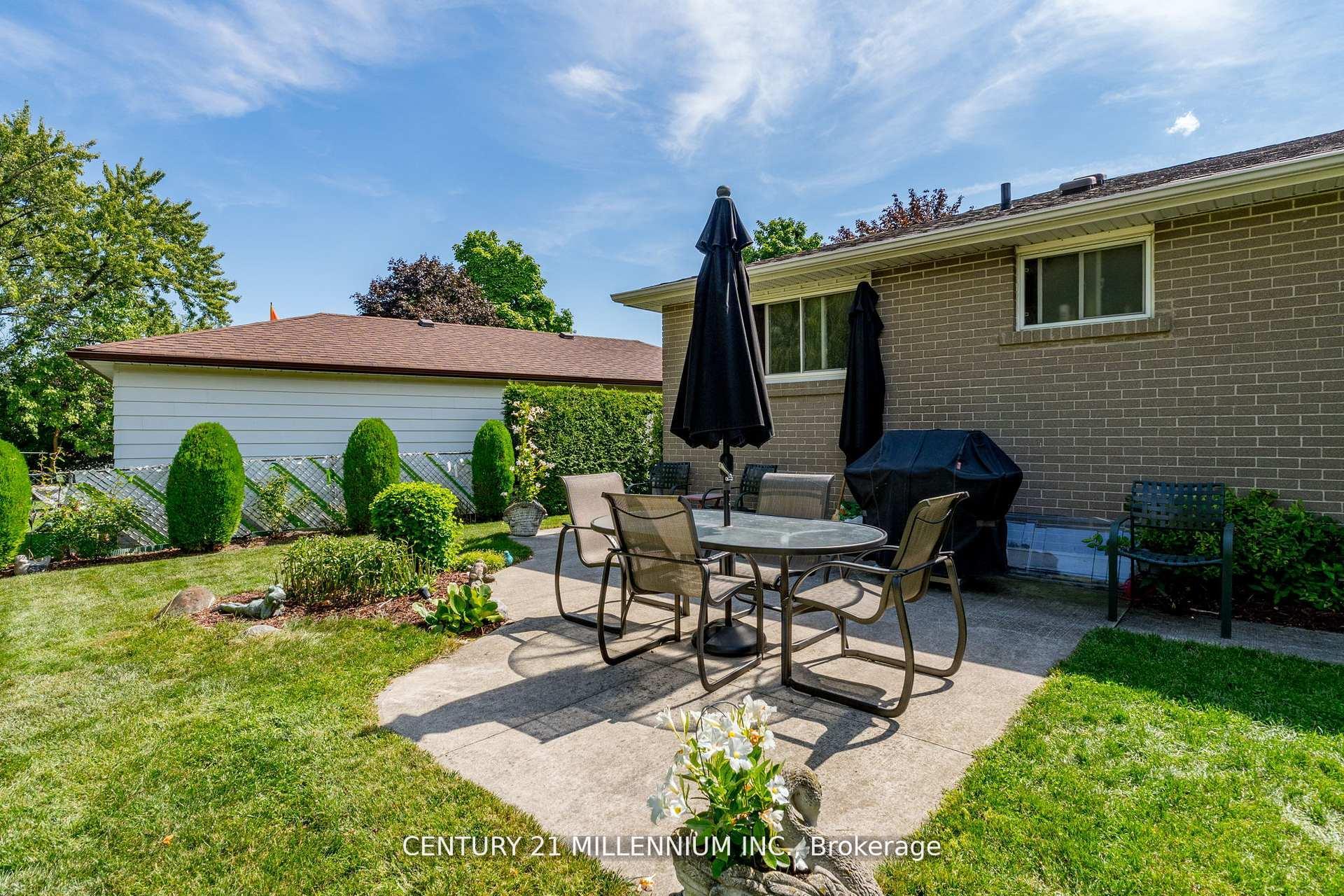 Photo 23 of 20 Dunblaine Crescent, Brampton, Southgate — HOMEH