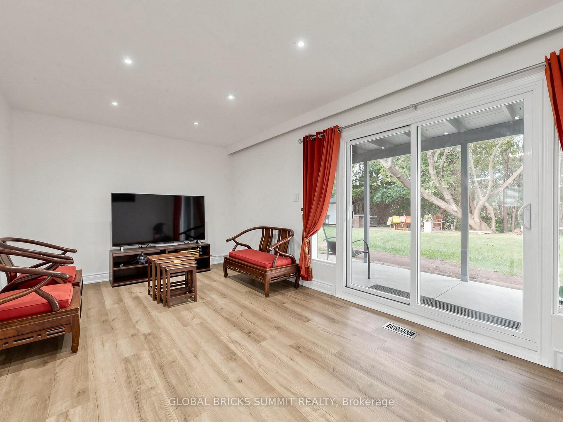 Photo 15 of 17 Amboy Road, Scarborough, Morningside — HOMEH
