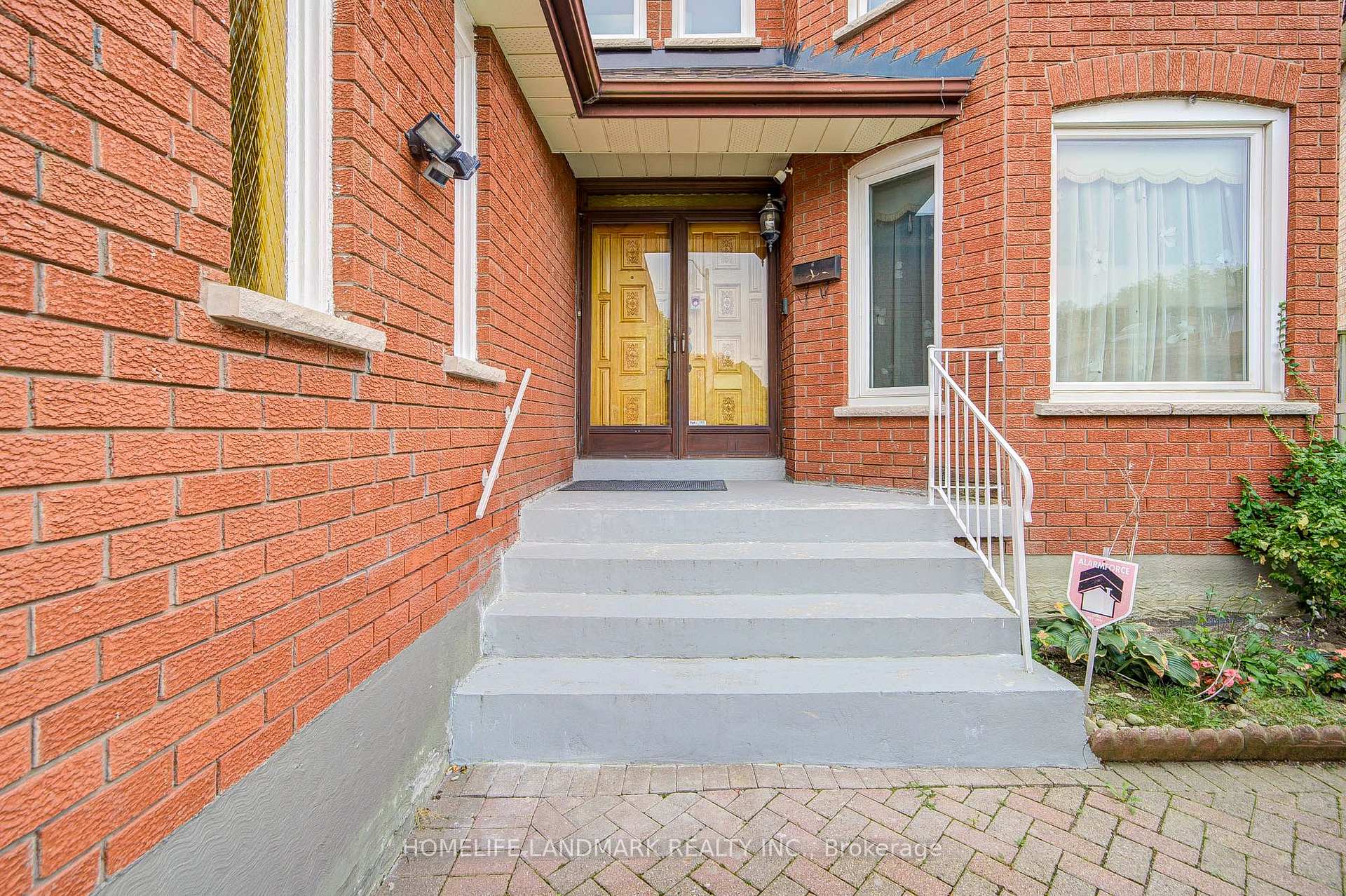 Photo 2 of 48 Purcell Square, Scarborough, Steeles — HOMEH