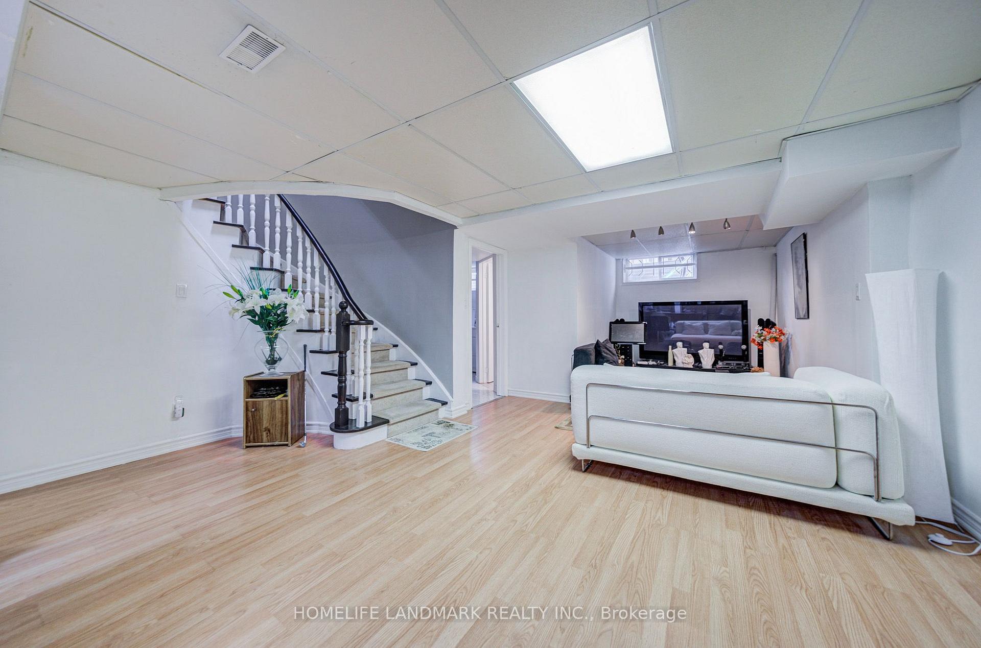 Photo 38 of 48 Purcell Square, Scarborough, Steeles — HOMEH