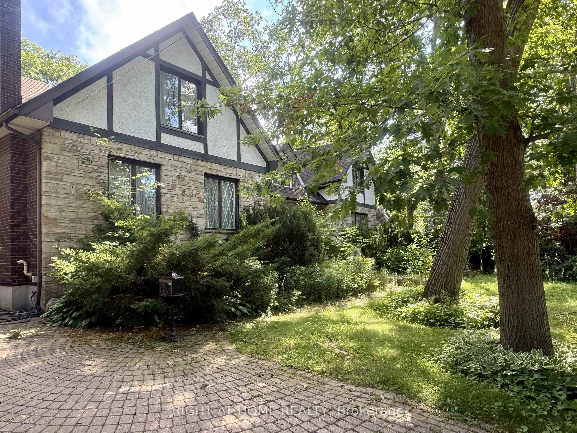 Photo 3 of 2123 Gordon Drive, Mississauga, Cooksville — HOMEH
