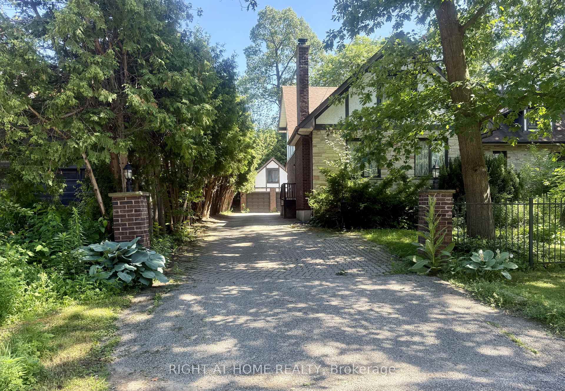 Photo 4 of 2123 Gordon Drive, Mississauga, Cooksville — HOMEH
