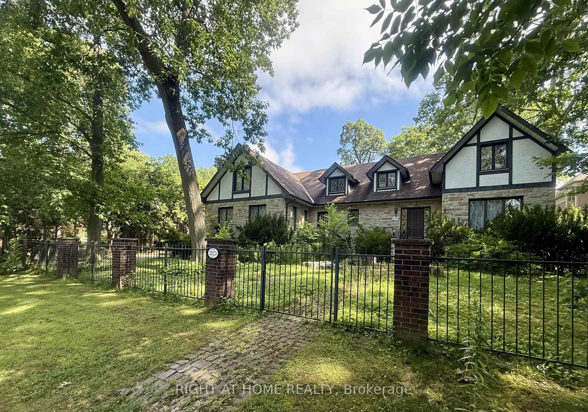 Photo 5 of 2123 Gordon Drive, Mississauga, Cooksville — HOMEH
