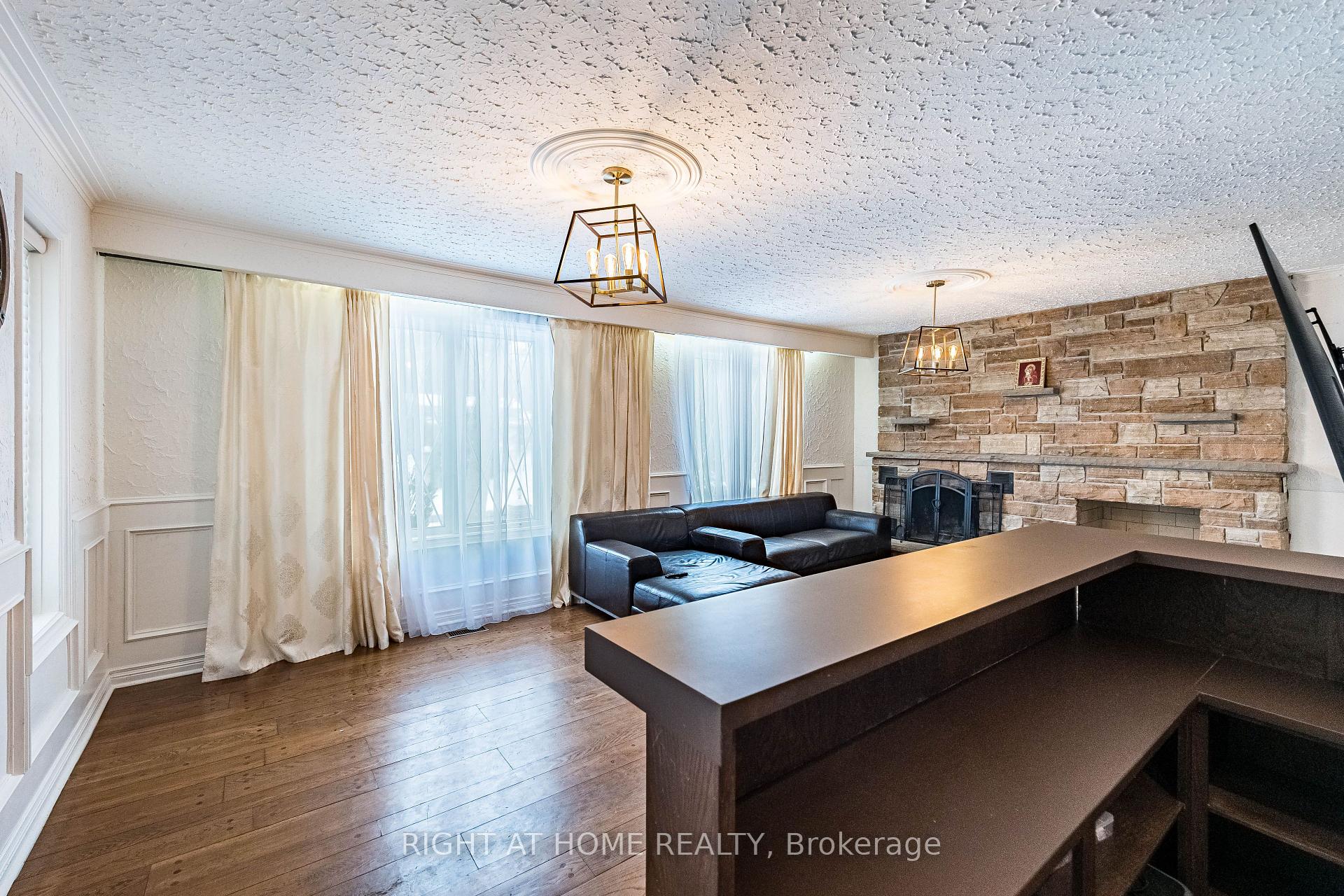 Photo 23 of 2123 Gordon Drive, Mississauga, Cooksville — HOMEH