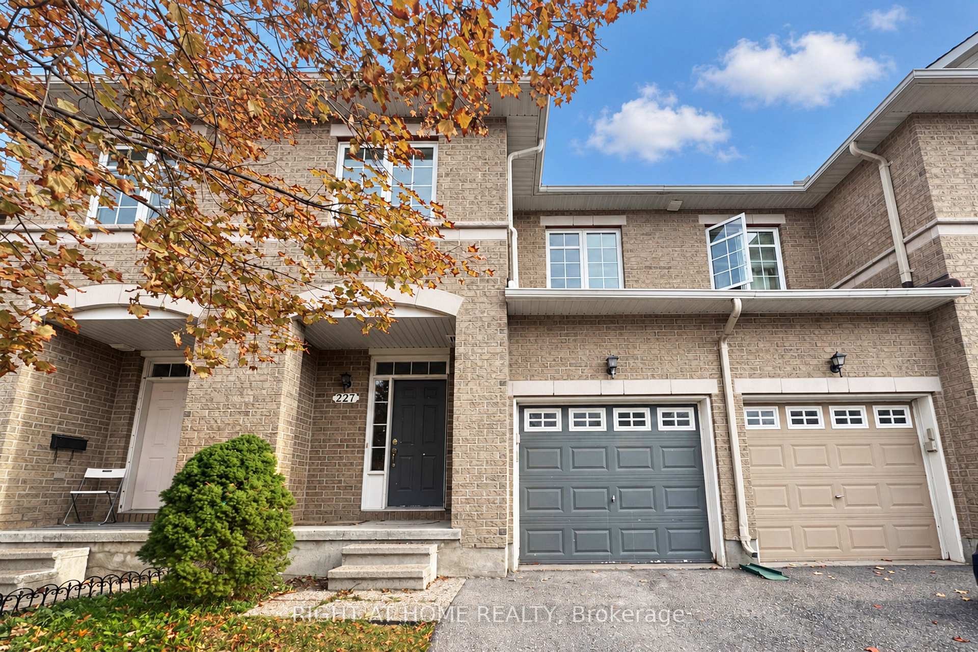 Photo 3 of 227 Portrush Avenue, Ottawa, Barrhaven - Longfields — HOMEH