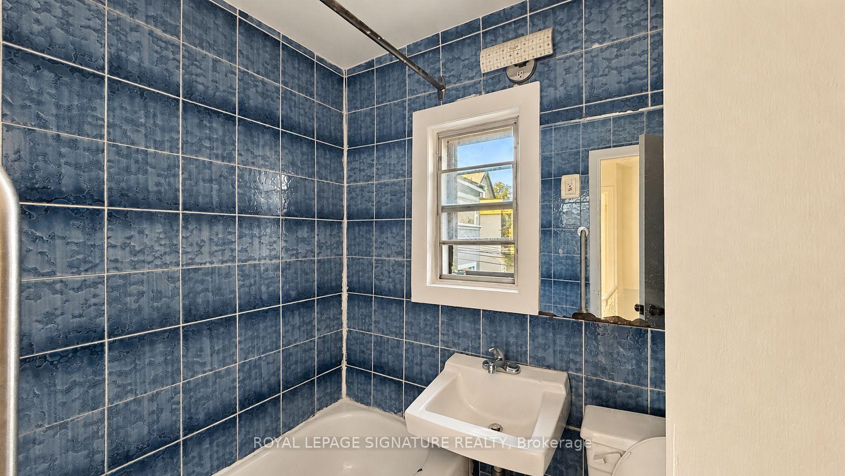 Photo 8 of 21 Via Italia, Toronto, Corso Italia-Davenport — HOMEH