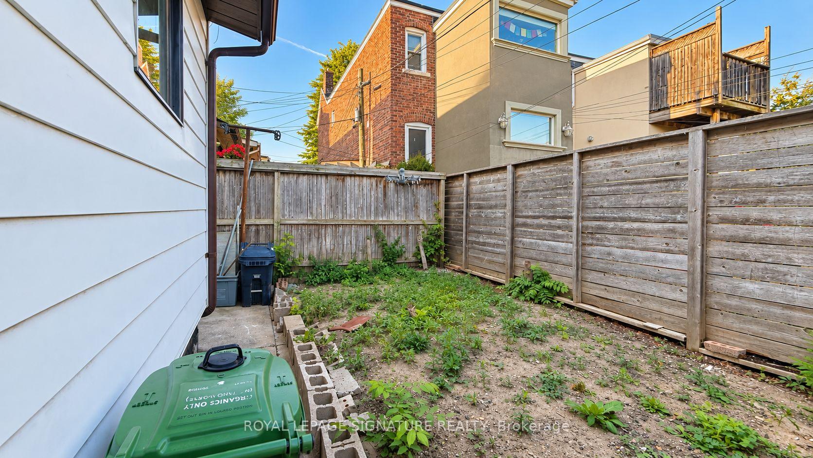 Photo 9 of 21 Via Italia, Toronto, Corso Italia-Davenport — HOMEH