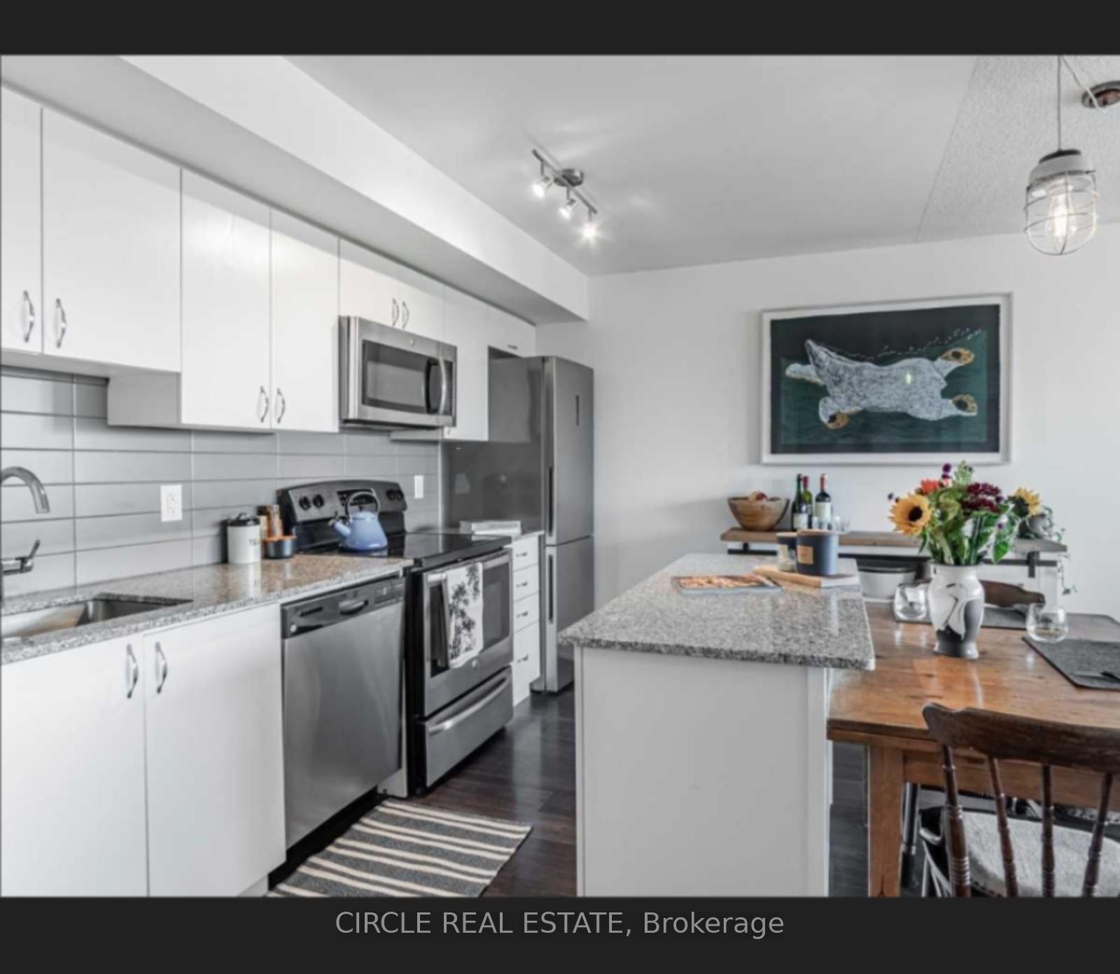 Photo 2 of 11 Superior Ave, Etobicoke, Mimico — HOMEH