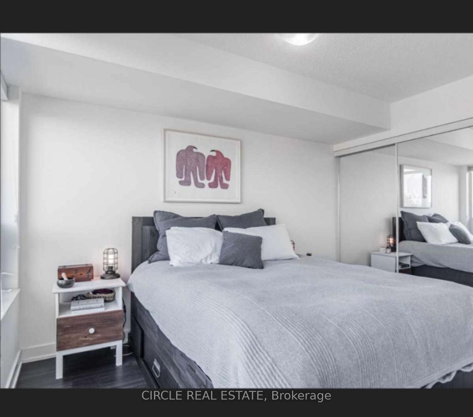 Photo 4 of 11 Superior Ave, Etobicoke, Mimico — HOMEH