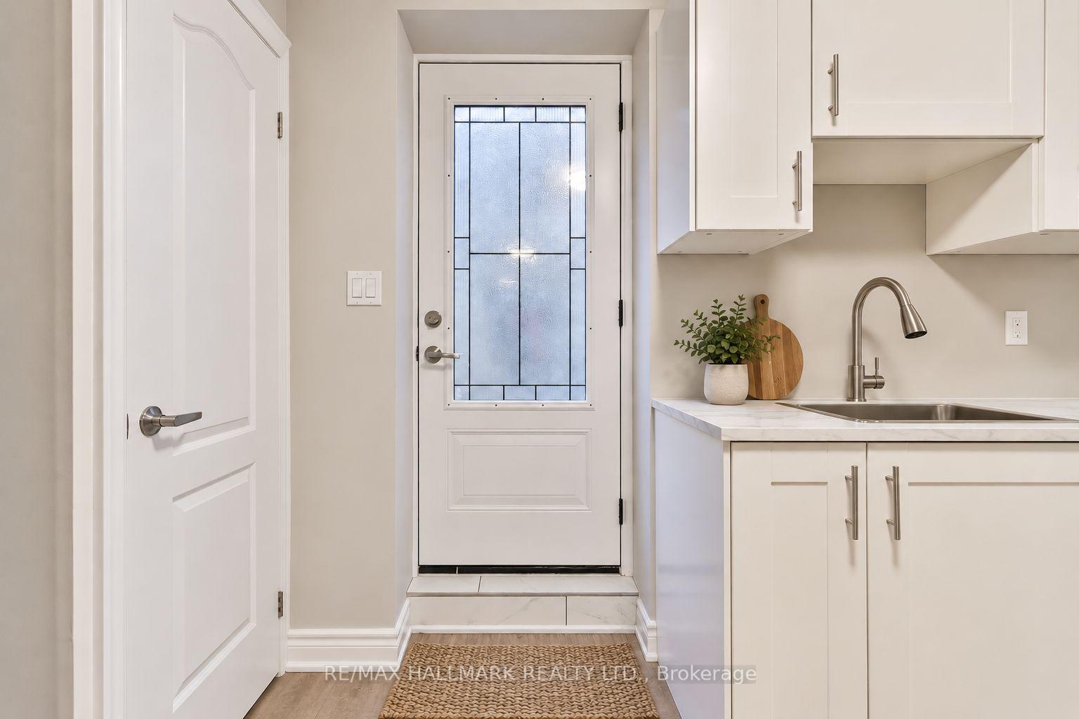 Photo 3 of Unit Lower, 18 Aldenham Crescent, North York, Parkwoods-Donalda — HOMEH