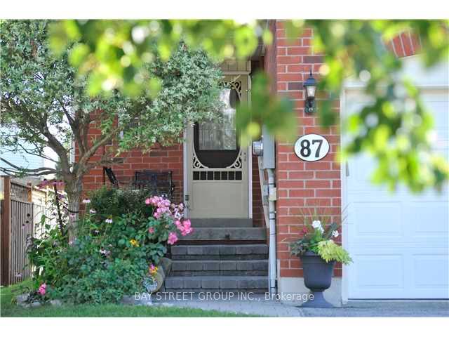 Photo 2 of 87 Pickett Crescent, Barrie, Painswick North — HOMEH