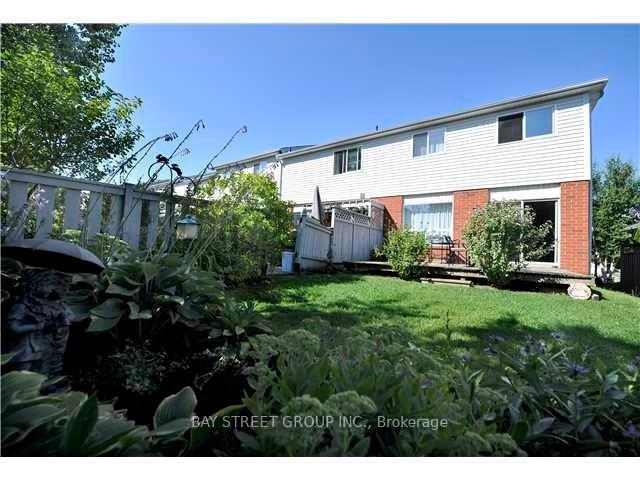 Photo 3 of 87 Pickett Crescent, Barrie, Painswick North — HOMEH