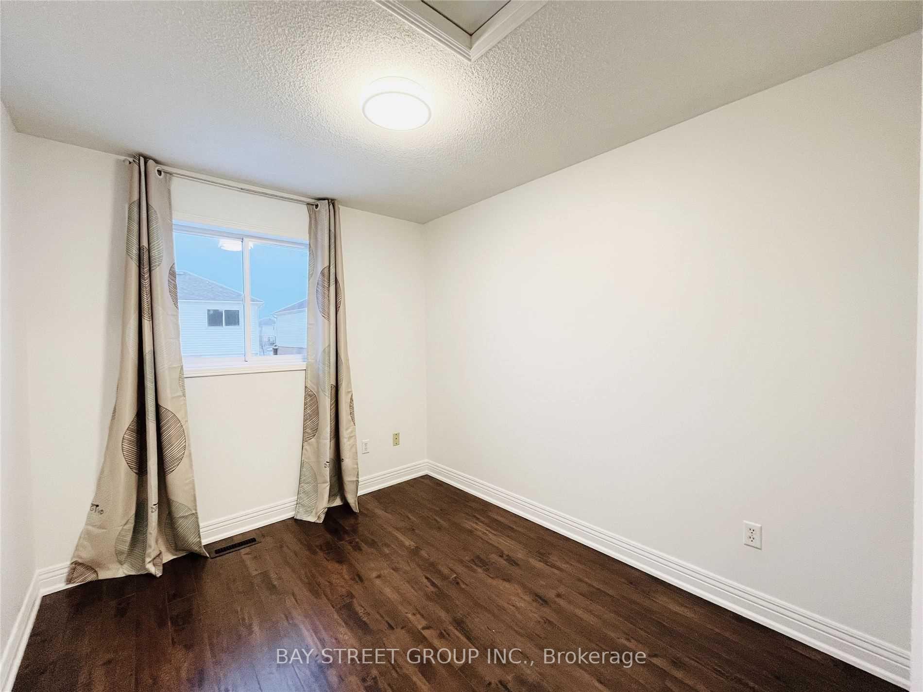 Photo 10 of 87 Pickett Crescent, Barrie, Painswick North — HOMEH