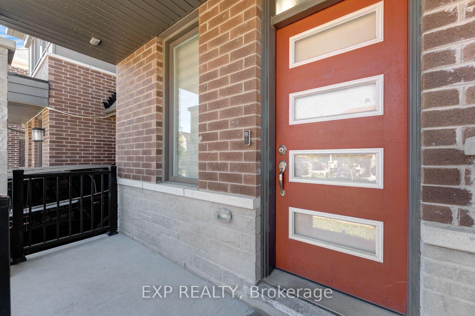 Photo 3 of 34 Circus Crescent, Brampton, Northwest Brampton — HOMEH