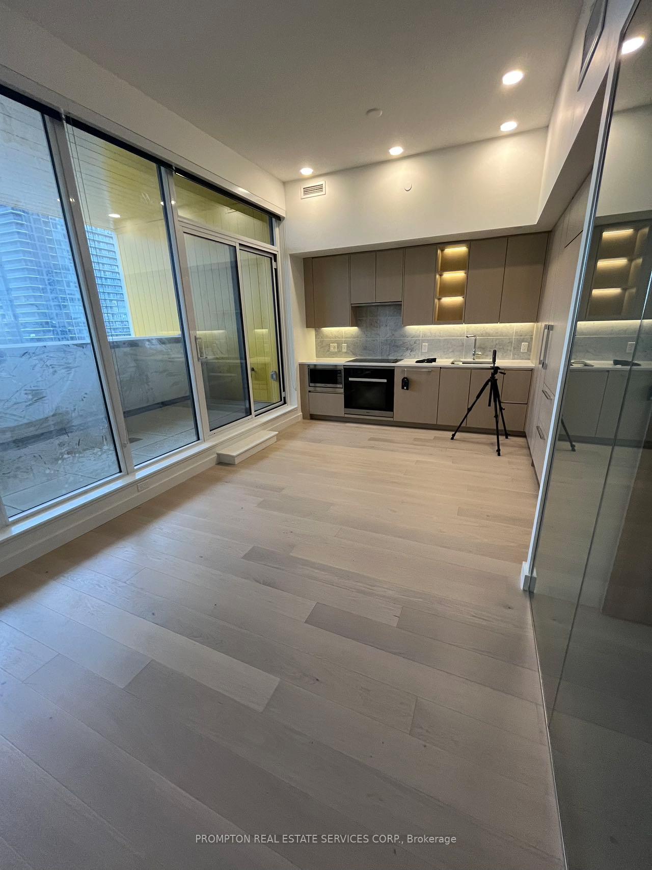 Photo 6 of Unit 508, 95 McMahon Drive, North York, Bayview Village — HOMEH