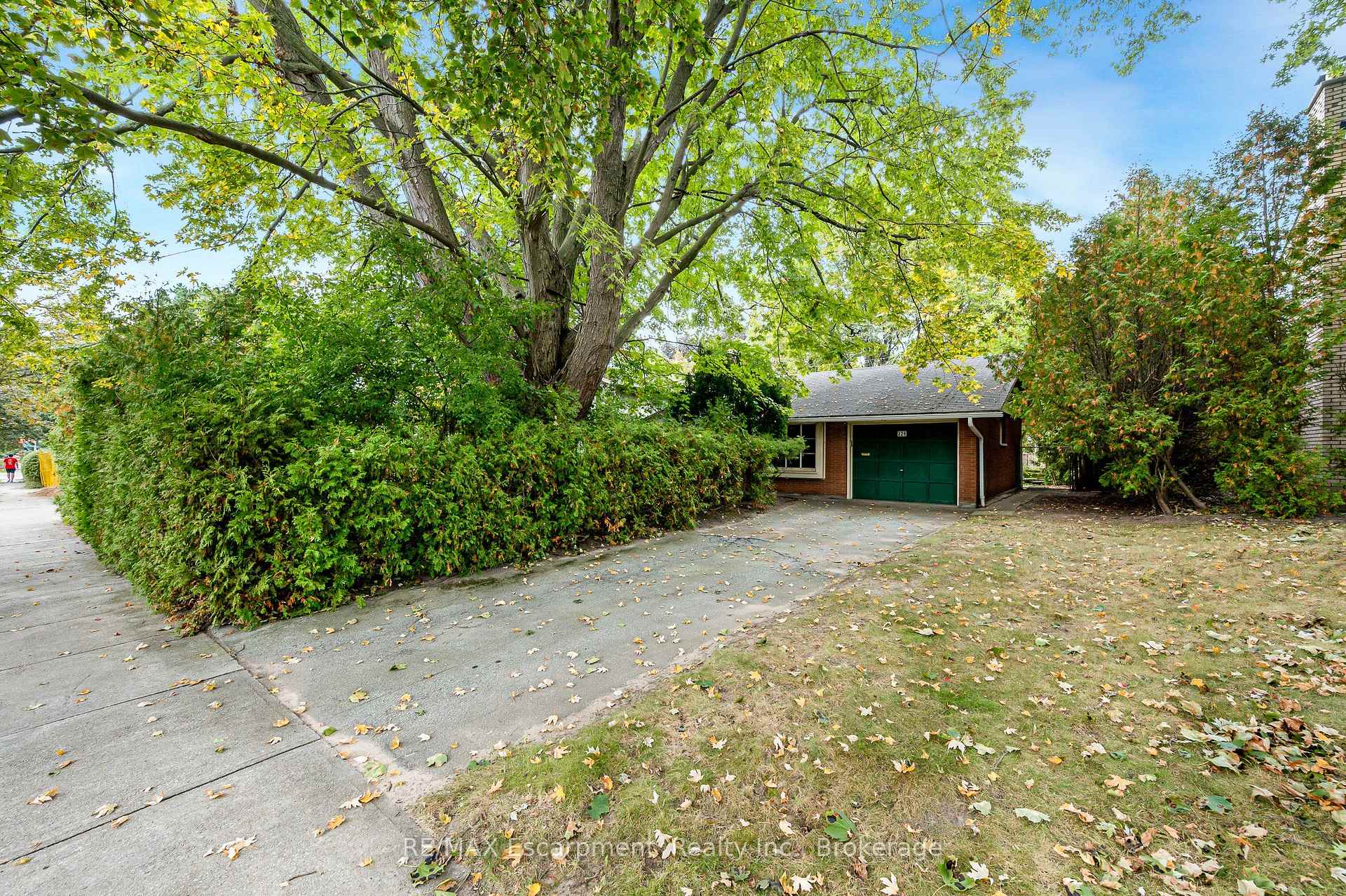 Photo 2 of 326 Walkers Line, Burlington, Roseland — HOMEH