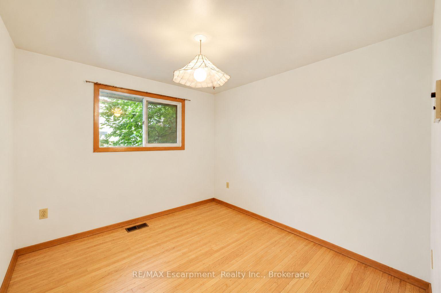 Photo 11 of 326 Walkers Line, Burlington, Roseland — HOMEH